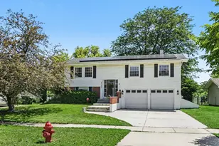 1355 Devonshire Ln, Hoffman Estates, IL 60169 - Photo 1