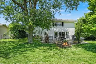 1355 Devonshire Ln, Hoffman Estates, IL 60169 - Photo 20