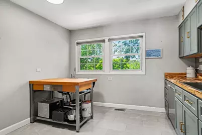1355 Devonshire Lane, Hoffman Estates, IL 60169 - Photo 8