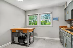 1355 Devonshire Ln, Hoffman Estates, IL 60169 - Photo 8
