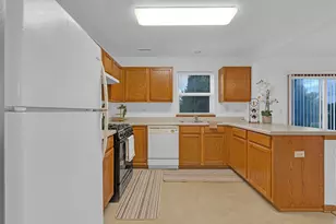 1661 W Chrysler Dr, Belvidere, IL 61008 - Photo 6