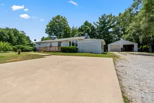 19721 US 150 Hwy, Bloomington, IL 61705 - Photo 2