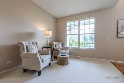 220 Meadowlark Circle, Lindenhurst, IL 60046 - Photo 4