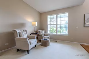 220 Meadowlark Cir, Lindenhurst, IL 60046 - Photo 4