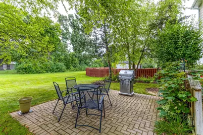 220 Meadowlark Circle, Lindenhurst, IL 60046 - Photo 18