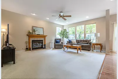 220 Meadowlark Circle, Lindenhurst, IL 60046 - Photo 6