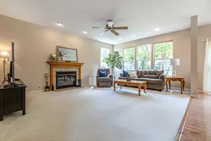 220 Meadowlark Cir, Lindenhurst, IL 60046 - Photo 6