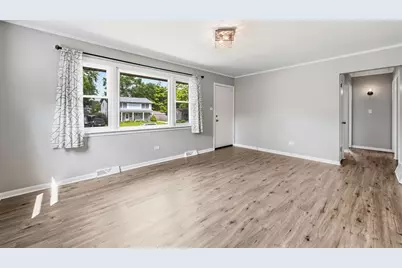 423 Lawrence Avenue, Grayslake, IL 60030 - Photo 2