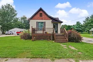 350 S Elm St, Paxton, IL 60957 - Photo 1