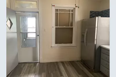 11833 S Indiana Avenue, Chicago, IL 60628 - Photo 8