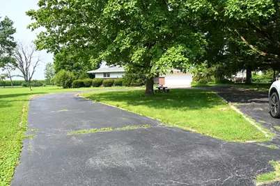 621 S Oakwood Street, Oakwood, IL 61858 - Photo 2