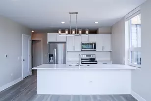 880 Lee St, Des Plaines, IL 60016 - Photo 2