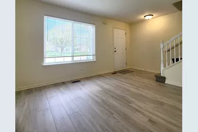 157 W Aldridge Lane, Round Lake, IL 60073 - Photo 2