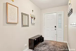 526 Silver Aspen Cir, Crystal Lake, IL 60014 - Photo 2