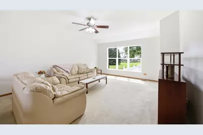 605 Tanglewood Trail, McHenry, IL 60050 - Photo 8