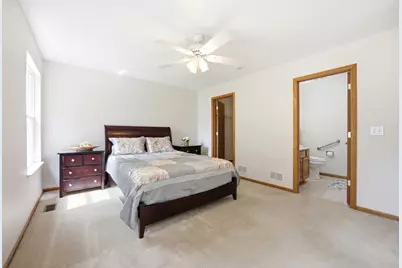 605 Tanglewood Trail, McHenry, IL 60050 - Photo 10