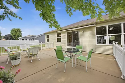605 Tanglewood Trail, McHenry, IL 60050 - Photo 22