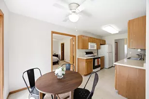 605 Tanglewood Trail, McHenry, IL 60050 - Photo 4