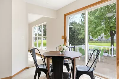 605 Tanglewood Trail, McHenry, IL 60050 - Photo 6