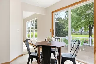 605 Tanglewood Trail, McHenry, IL 60050 - Photo 6