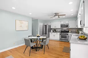 1054 Oakview Dr, Wheaton, IL 60187 - Photo 12