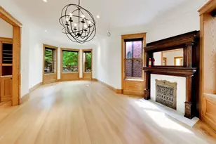 3752 N Wayne Ave, Chicago, IL 60613 - Photo 2