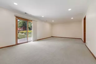345 Mayfair Dr, Aurora, IL 60504 - Photo 18