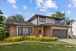 345 Mayfair Dr, Aurora, IL 60504 - Photo 1