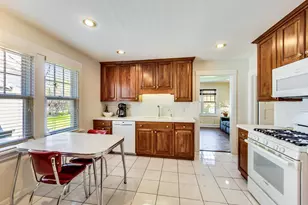 1223 Ridgewood Dr, Highland Park, IL 60035 - Photo 8