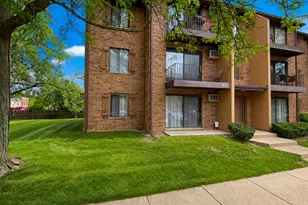 621 N Briar Hill Ln, Addison, IL 60101 - Photo 1