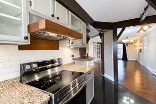 621 N Briar Hill Ln, Addison, IL 60101 - Photo 8