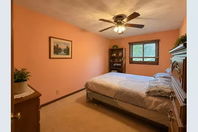 802 S Canterbury Drive, Freeport, IL 61032 - Photo 14