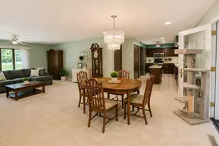 802 S Canterbury Dr, Freeport, IL 61032 - Photo 6