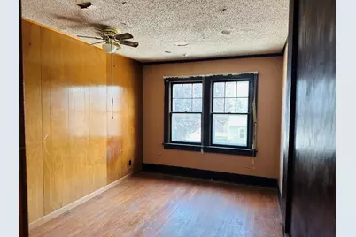 325 W Moseley Street, Freeport, IL 61032 - Photo 14