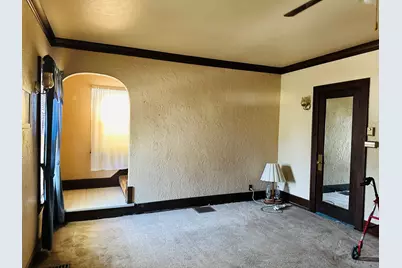 325 W Moseley Street, Freeport, IL 61032 - Photo 2