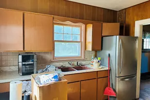325 W Moseley St, Freeport, IL 61032 - Photo 10