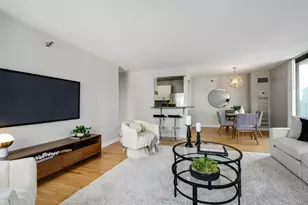 70 W Huron St, Chicago, IL 60654 - Photo 6