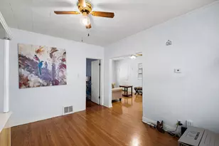 5251 W Belle Plaine Ave, Chicago, IL 60641 - Photo 8