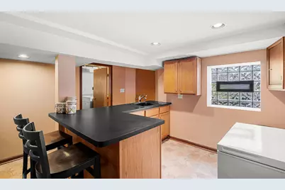 5251 W Belle Plaine Avenue, Chicago, IL 60641 - Photo 28