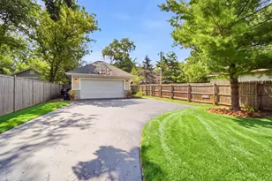 1308 Edgewood Rd, Lake Forest, IL 60045 - Photo 36
