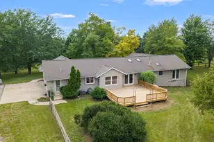 21810 Pleasant Grove Rd, Marengo, IL 60152 - Photo 2