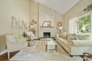 2107 Wheeler St, Woodridge, IL 60517 - Photo 4