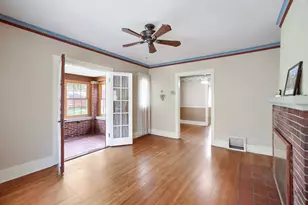 345 Vincent Pl, Elgin, IL 60123 - Photo 2