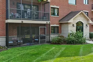 6830 W Winding Trail, Oak Forest, IL 60452 - Photo 2
