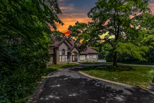 2 Echowood Dr, Algonquin, IL 60102 - Photo 2