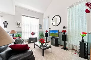 17895 W Braewick Rd, Gurnee, IL 60031 - Photo 4