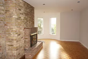 325 W Wisconsin St, Chicago, IL 60614 - Photo 2