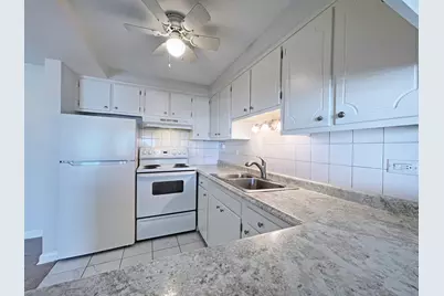[Address not provided], La Grange, IL 60525 - Photo 6