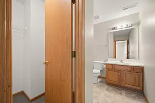 967 Arvle Cir, Sycamore, IL 60178 - Photo 18
