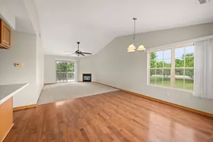 967 Arvle Cir, Sycamore, IL 60178 - Photo 6